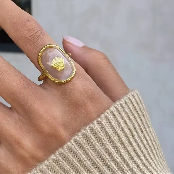 Modern Stylish Gold Shell Ring - Picture 1 of 6